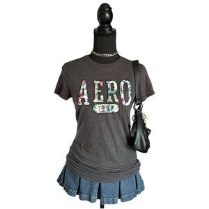 grey fitted aero graphic tee